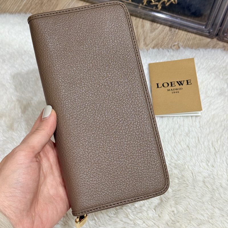 未使用過的發財錢包✨氣質的顏色 耐用的皮革🌰Loewe 栗子色 棕色 可可色 荔紋 牛皮長-15