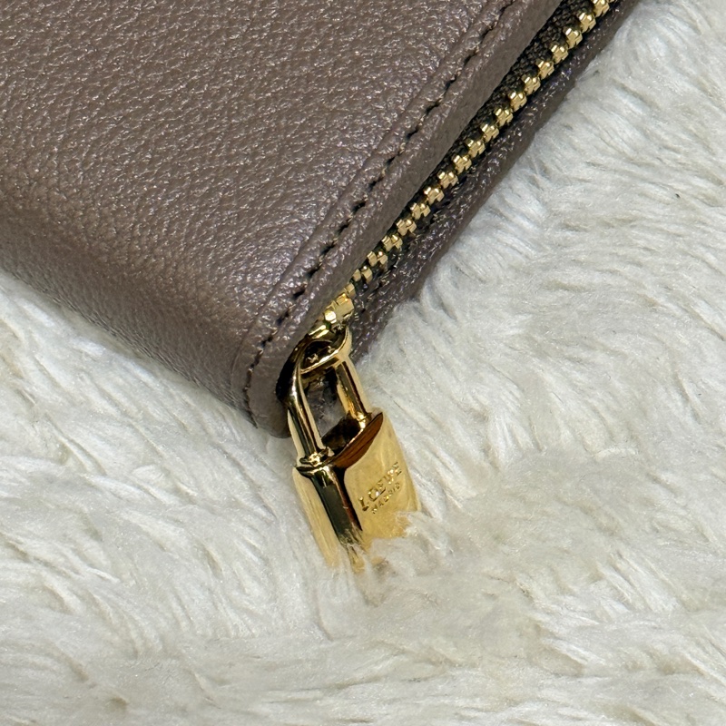 未使用過的發財錢包✨氣質的顏色 耐用的皮革🌰Loewe 栗子色 棕色 可可色 荔紋 牛皮長-20