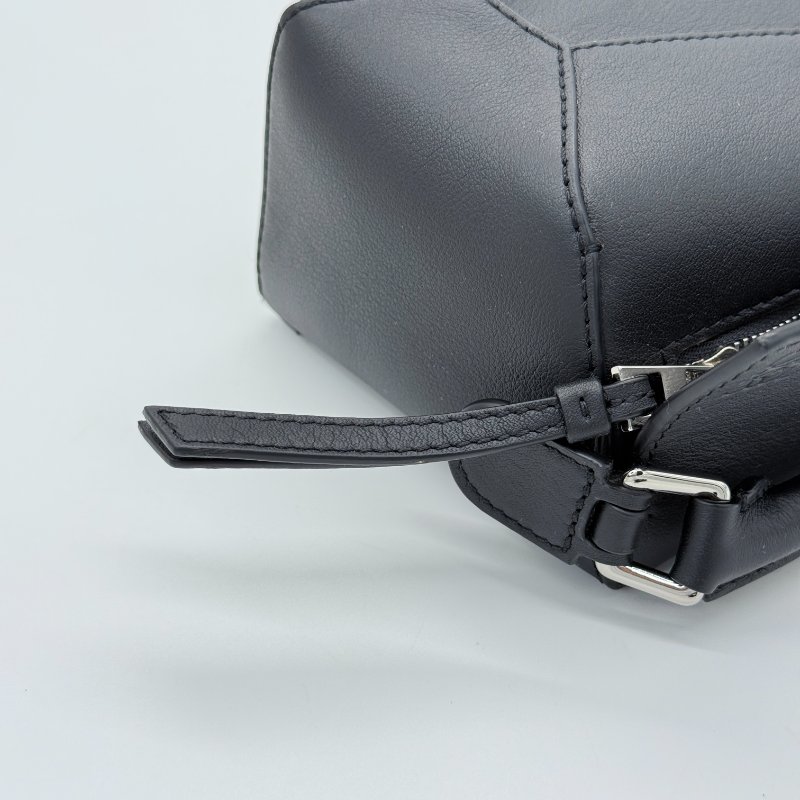 Loewe 羅威 Mini Puzzle Edge 黑色 牛皮 肩背包 手提包-9