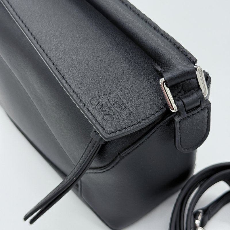 Loewe 羅威 Mini Puzzle Edge 黑色 牛皮 肩背包 手提包-10