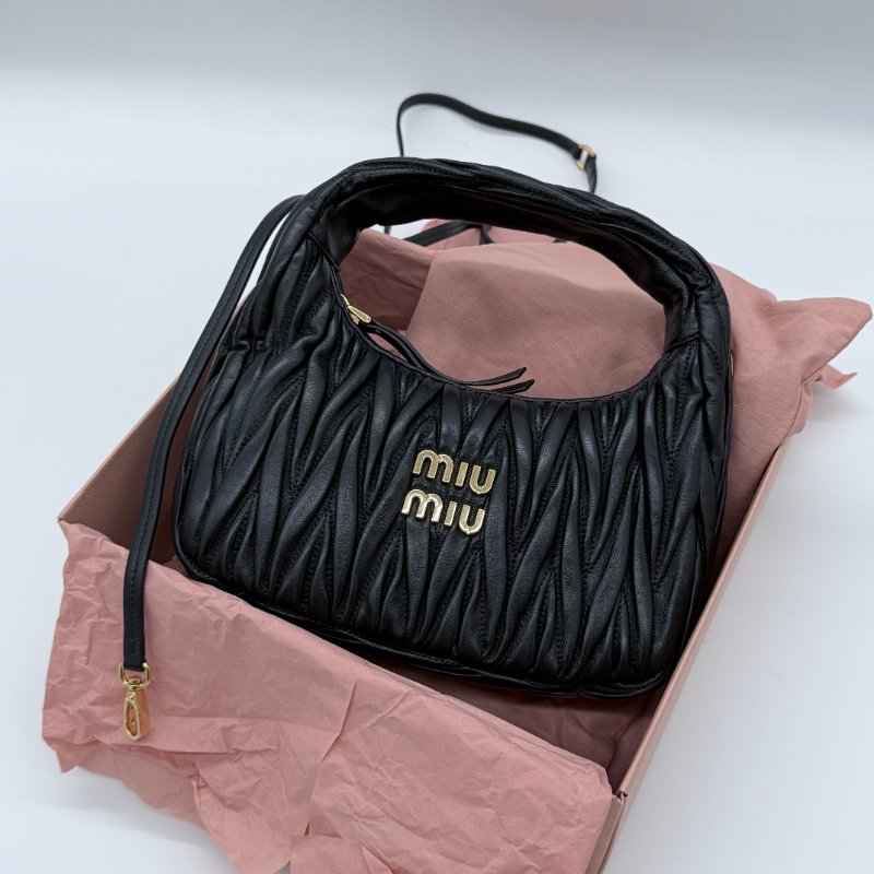 Miu Miu 繆繆 Wander Matelassé Hobo 黑色 羊皮 皺褶 肩背包 半月包 肩背包 (附背帶)-0