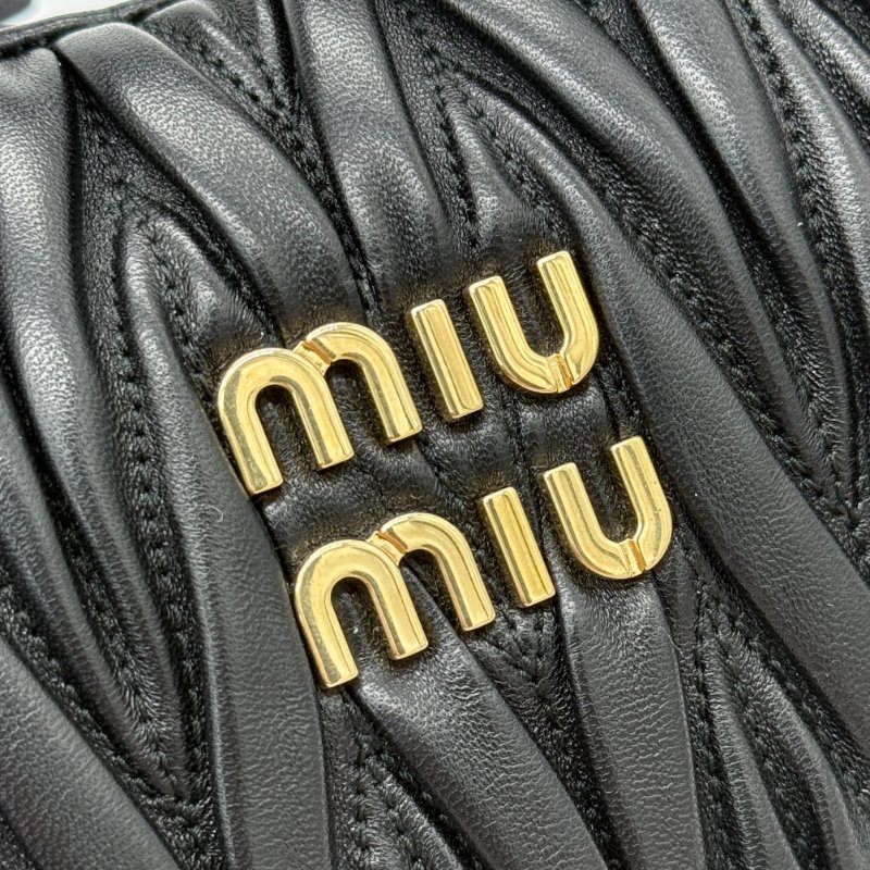 Miu Miu 繆繆 Wander Matelassé Hobo 黑色 羊皮 皺褶 肩背包 半月包 肩背包 (附背帶)-7