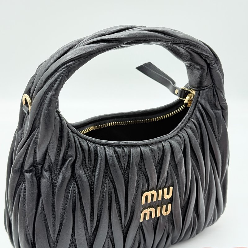 Miu Miu 繆繆 Wander Matelassé Hobo 黑色 羊皮 皺褶 肩背包 半月包 肩背包 (附背帶)-13