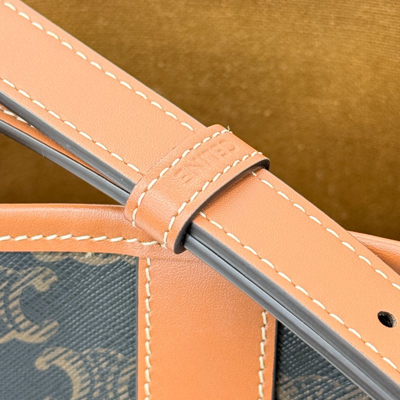 Celine 思琳 Triomphe Small Bucket 滿版老花 棕色 塗層帆布 小牛皮 水桶包 單肩包 肩背包-8