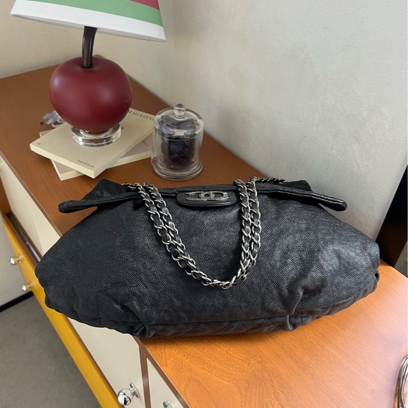 chanel黑銀荔枝皮雲朵機場包-9