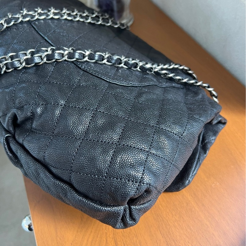 chanel黑銀荔枝皮雲朵機場包-12