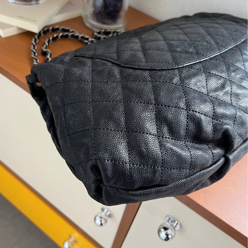 chanel黑銀荔枝皮雲朵機場包-13