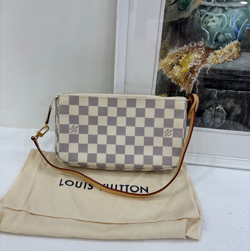 lv白棋盤格大麻將，配皮乾淨，晶片款 尺寸：24x14x3cm-3