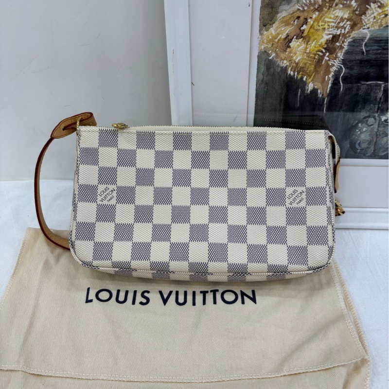 lv白棋盤格大麻將，配皮乾淨，晶片款 尺寸：24x14x3cm-4