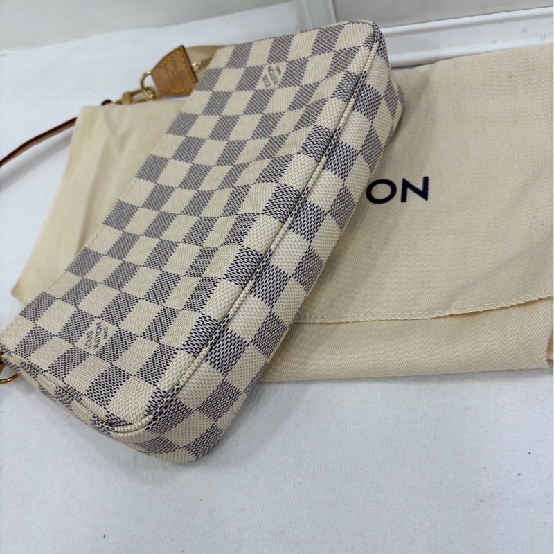 lv白棋盤格大麻將，配皮乾淨，晶片款 尺寸：24x14x3cm-7