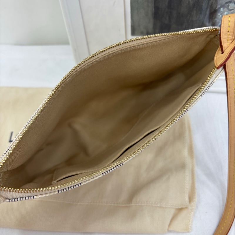 lv白棋盤格大麻將，配皮乾淨，晶片款 尺寸：24x14x3cm-8