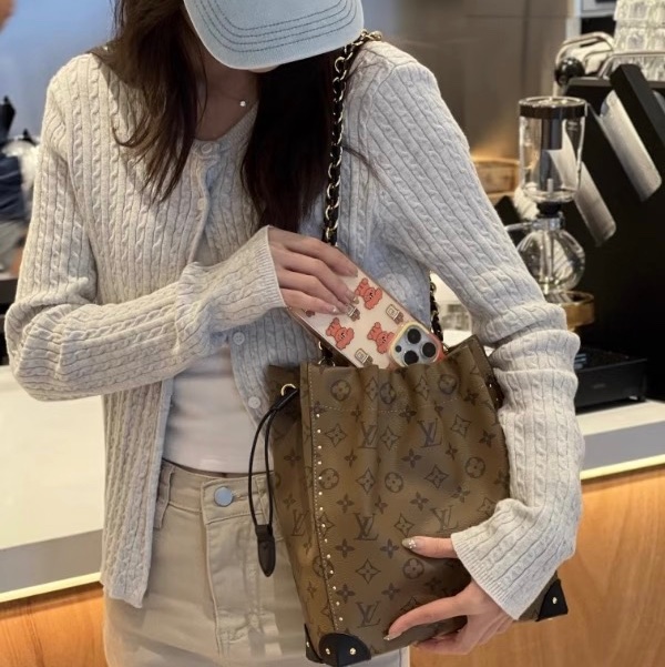LV 路易威登No eTrunk水桶包 小號 Monogram老花帆布+金屬鉚釘-8