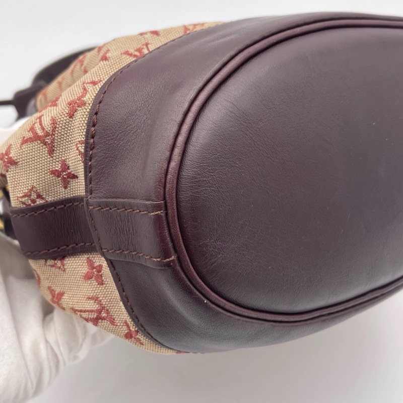 Lv樹莓紅丹寧牛仔小號水桶包，尺寸：17×18.5cm，可手提、腋下背 肩帶可調節 百搭實用 復古又休閒 輕便自重 抽繩設計方便開合-23