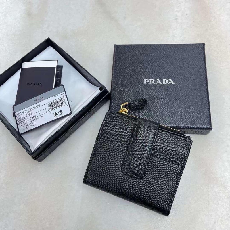 Prada zip wallet ( Black )-1