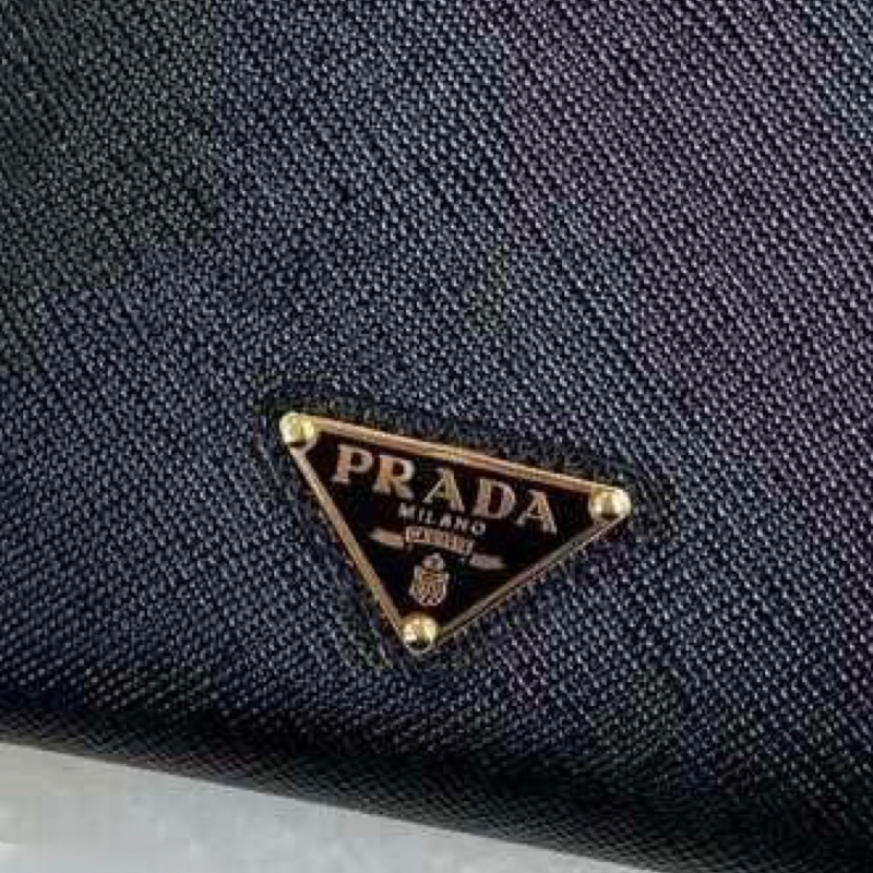 Prada zip wallet ( Black )-4