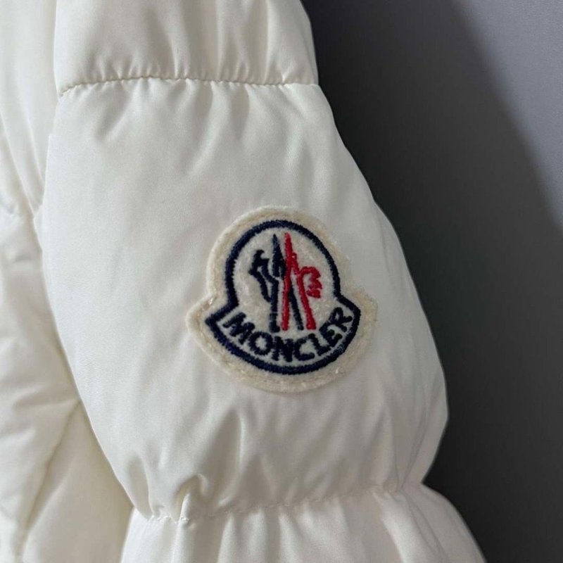 Moncler Clion 毛領腰帶羽絨外套 1碼 98新. 配件塵袋衣架-2