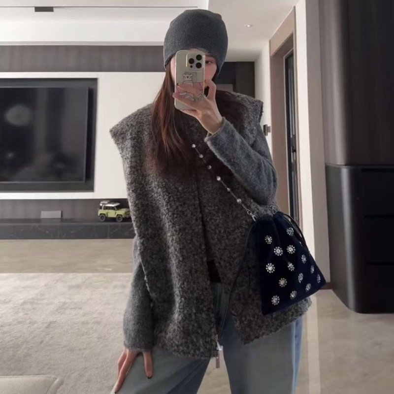 Miu Miu 天鵝絨寶石水晶鏈條包抽繩斜背包21×21 98新配件塵袋保卡-0