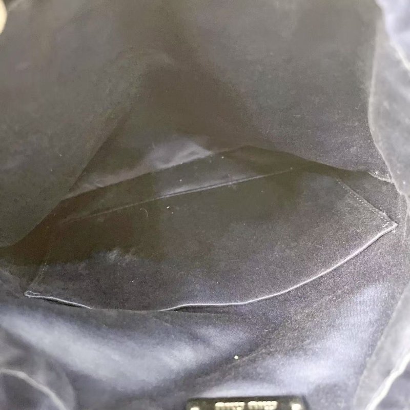 Miu Miu 天鵝絨寶石水晶鏈條包抽繩斜背包21×21 98新配件塵袋保卡-2