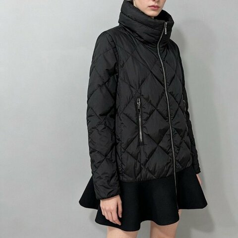 Moncler 荷葉邊羽絨外套 1碼(其他尺寸可以另外詢問) 98新配件塵袋衣架