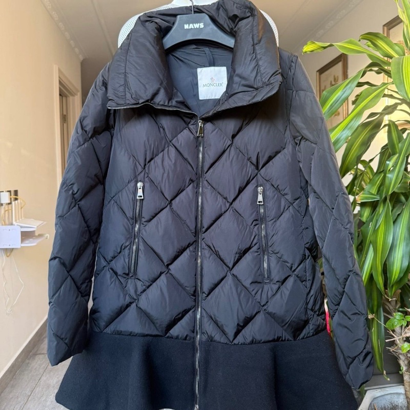 Moncler 荷葉邊羽絨外套 1碼(其他尺寸可以另外詢問) 98新配件塵袋衣架-1
