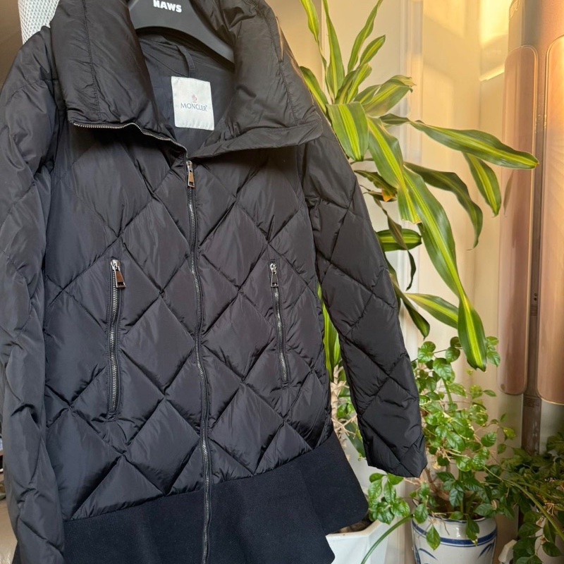 Moncler 荷葉邊羽絨外套 1碼(其他尺寸可以另外詢問) 98新配件塵袋衣架-2