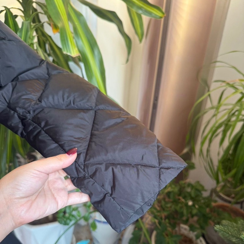 Moncler 荷葉邊羽絨外套 1碼(其他尺寸可以另外詢問) 98新配件塵袋衣架-3