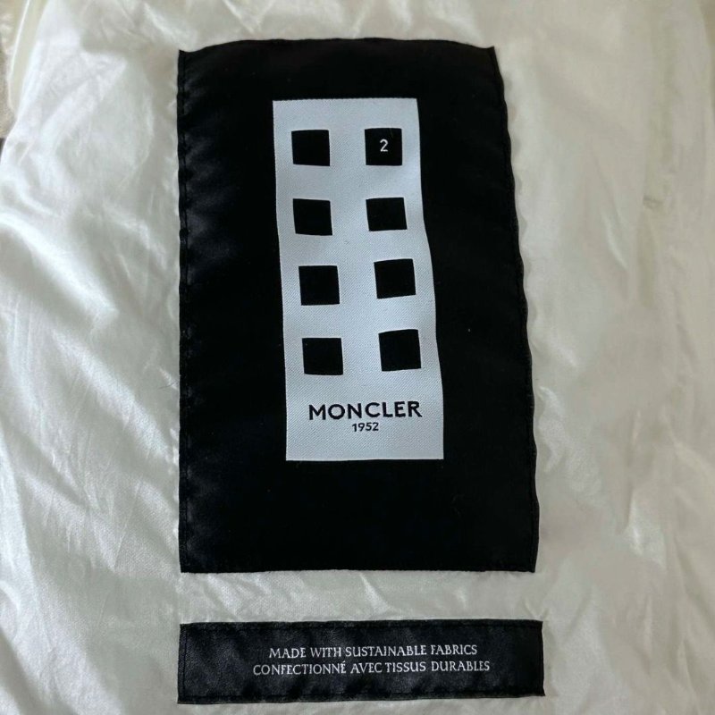 Moncler 薄款羽絨外套 1碼 99新配件塵袋-5