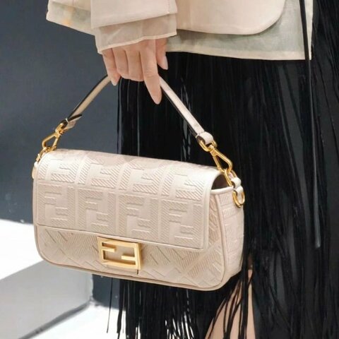 Fendi 經典款布面法棍肩背包28*6*16 98新配件塵袋