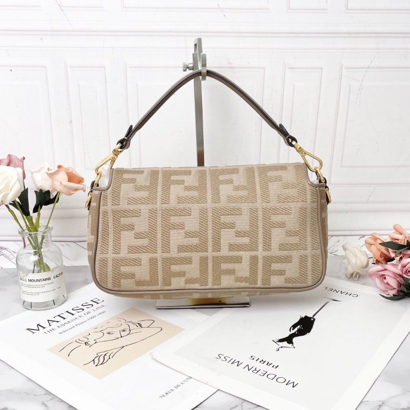 Fendi 經典款布面法棍肩背包28*6*16 98新配件塵袋-5