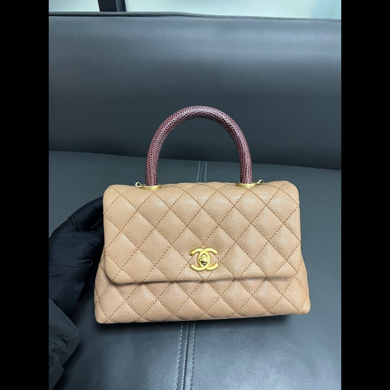 Chanel coco handle 奶茶色
小號 蜥蜴紅手柄-1