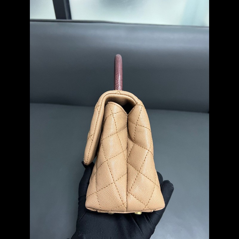 Chanel coco handle 奶茶色
小號 蜥蜴紅手柄-3
