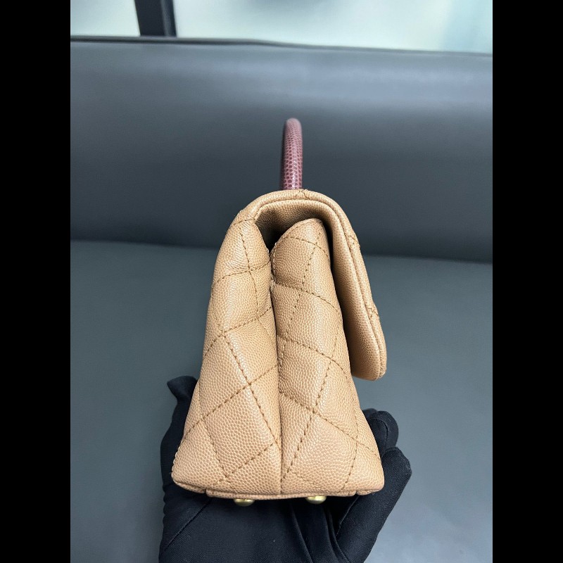 Chanel coco handle 奶茶色
小號 蜥蜴紅手柄-4