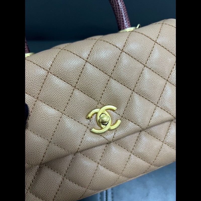 Chanel coco handle 奶茶色
小號 蜥蜴紅手柄-6