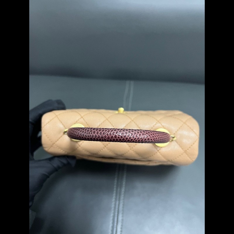 Chanel coco handle 奶茶色
小號 蜥蜴紅手柄-9