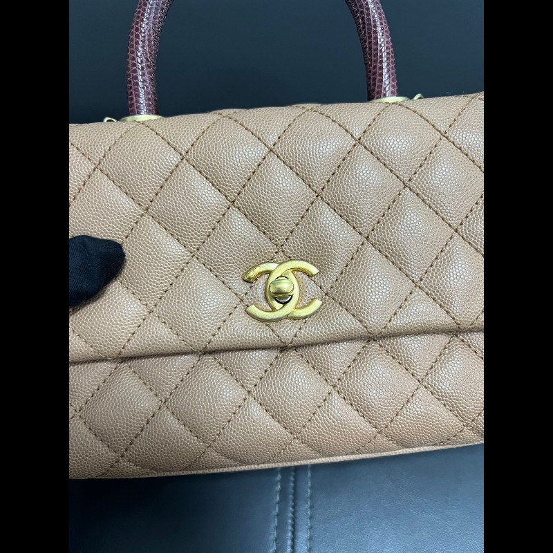Chanel coco handle 奶茶色
小號 蜥蜴紅手柄-11