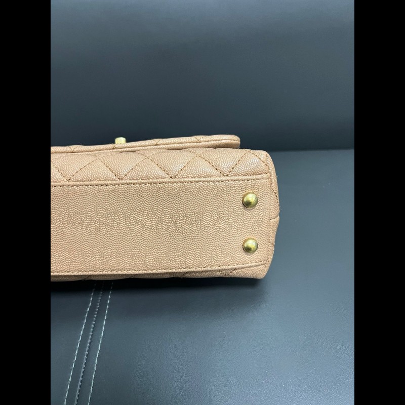 Chanel coco handle 奶茶色
小號 蜥蜴紅手柄-13