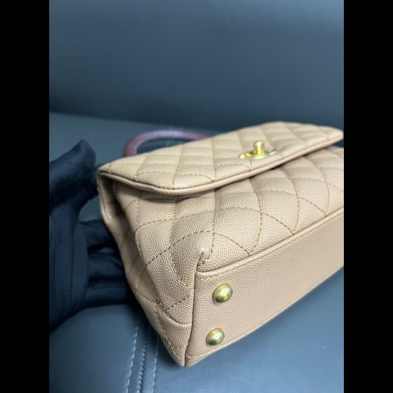 Chanel coco handle 奶茶色
小號 蜥蜴紅手柄-14