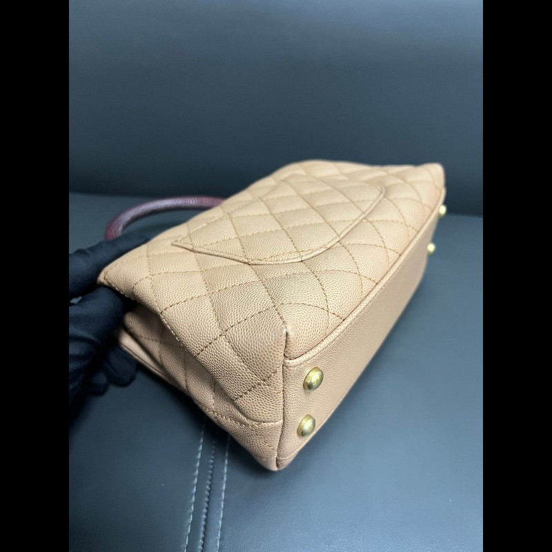 Chanel coco handle 奶茶色
小號 蜥蜴紅手柄-16