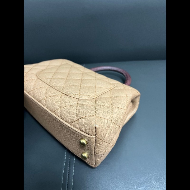 Chanel coco handle 奶茶色
小號 蜥蜴紅手柄-17