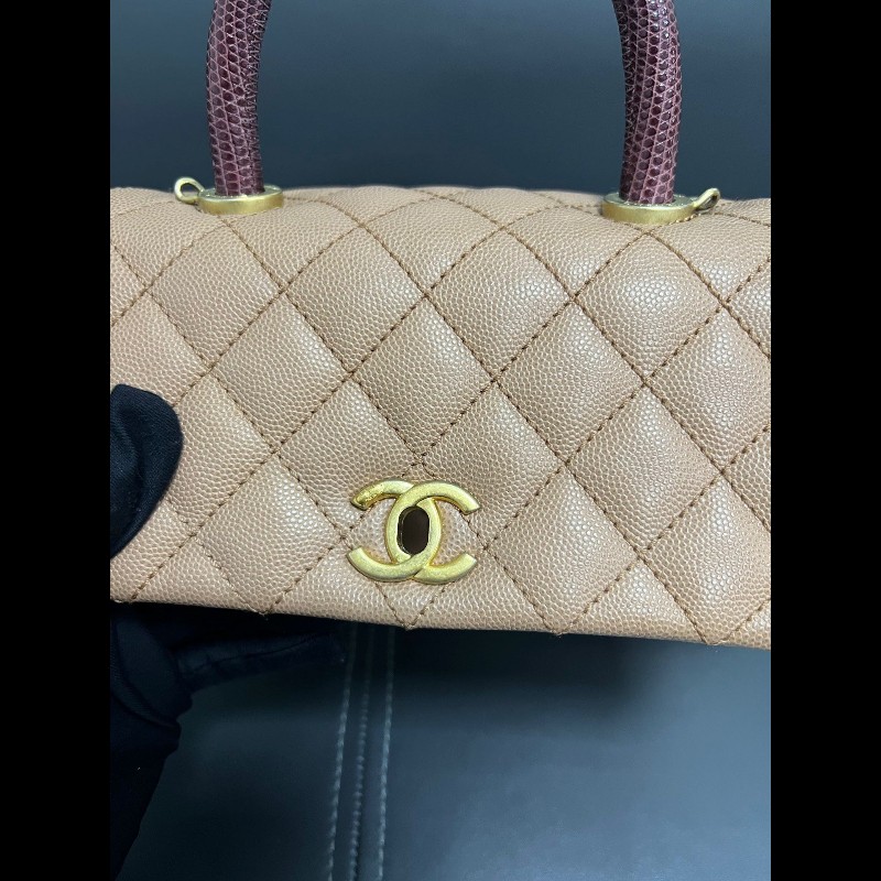 Chanel coco handle 奶茶色
小號 蜥蜴紅手柄-18
