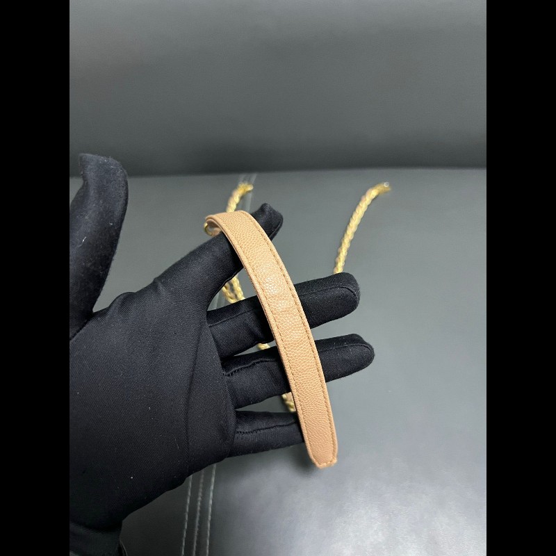 Chanel coco handle 奶茶色
小號 蜥蜴紅手柄-24