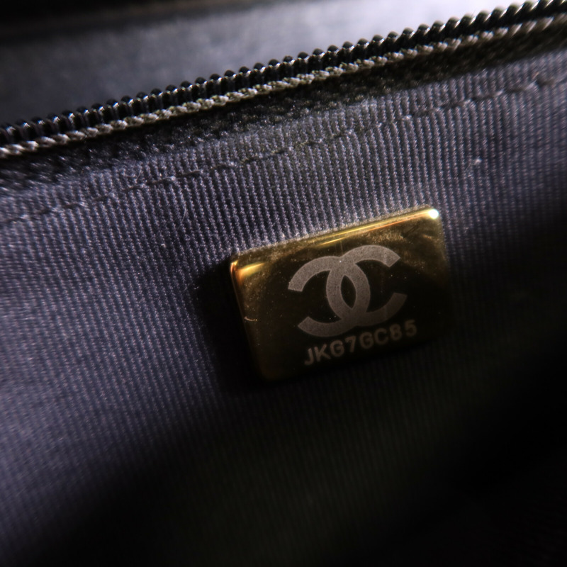 CHANEL 牛皮皮革Boy WOC Wallet On Chain金扣鏈帶肩背袋-15