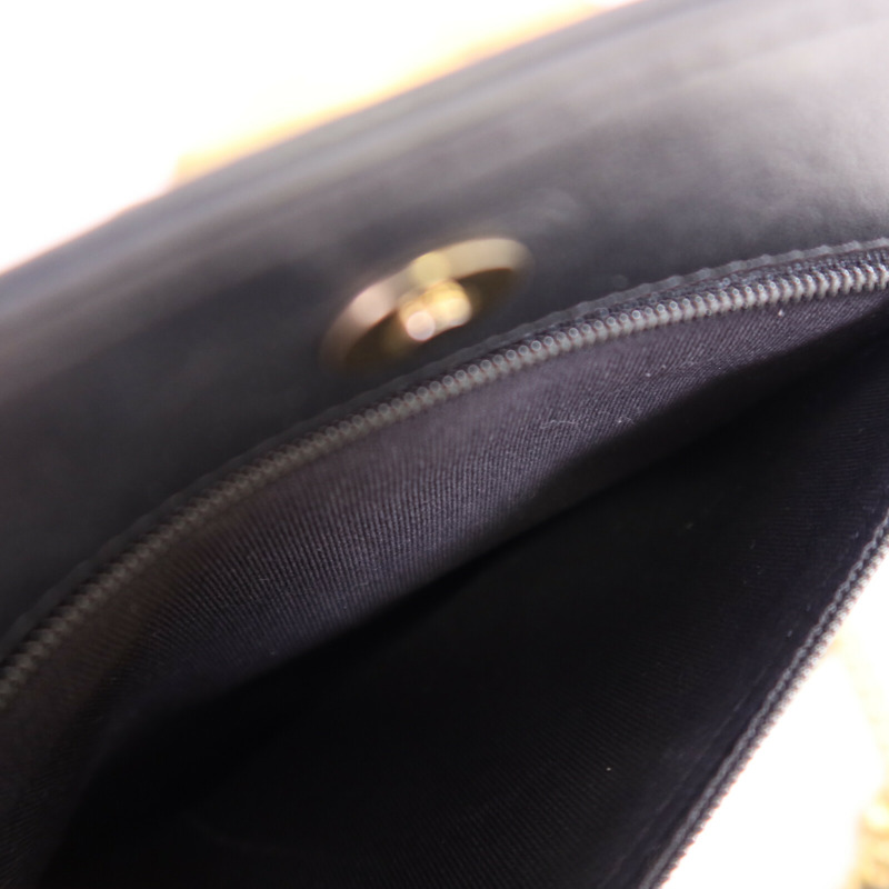 CHANEL 牛皮皮革Boy WOC Wallet On Chain金扣鏈帶肩背袋-17