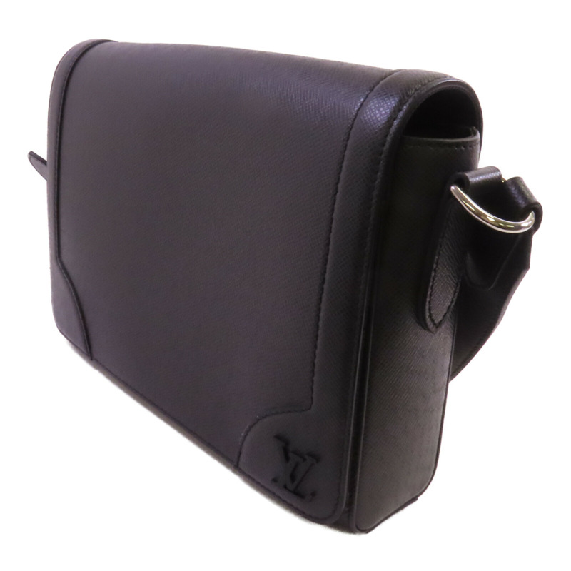 LOUIS VUITTON Taiga New Flap Messenger Bag銀扣肩背袋-2