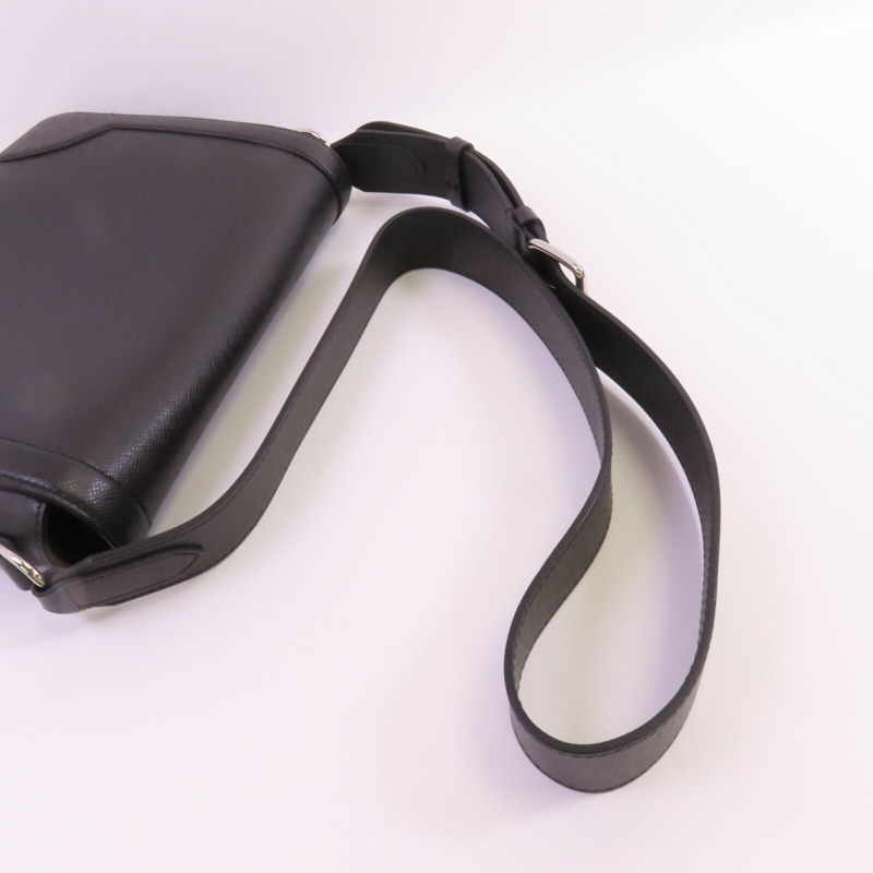 LOUIS VUITTON Taiga New Flap Messenger Bag銀扣肩背袋-4