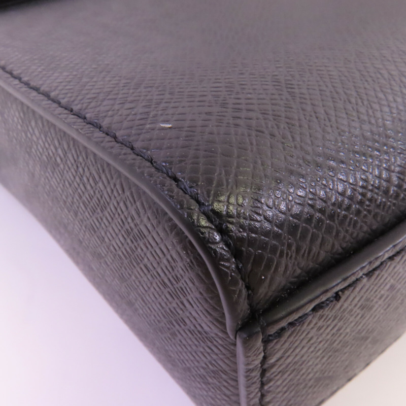 LOUIS VUITTON Taiga New Flap Messenger Bag銀扣肩背袋-8