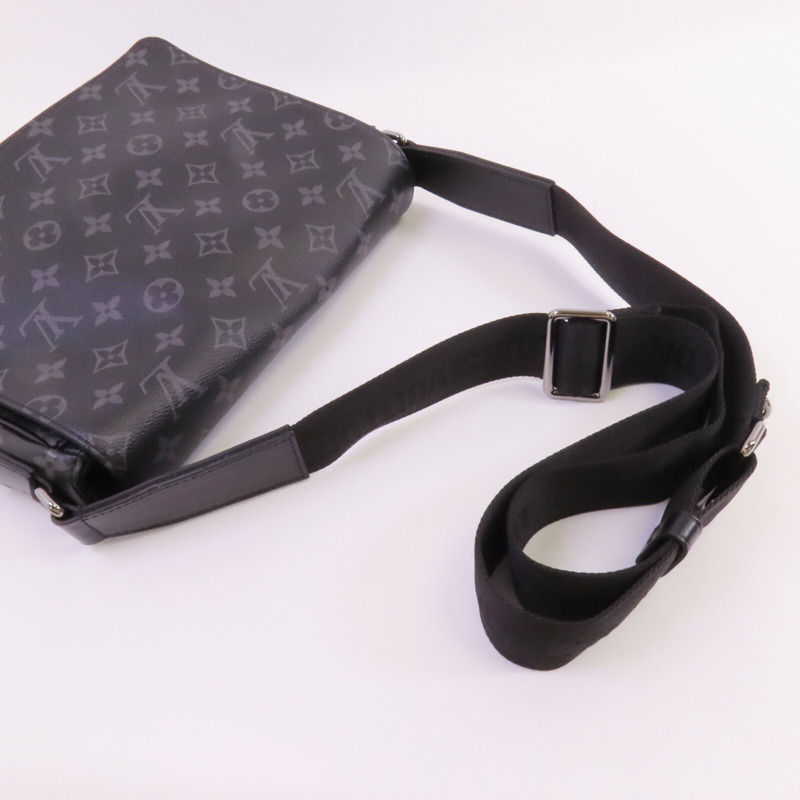 LOUIS VUITTON Monogram Eclipse District PM肩背袋-4