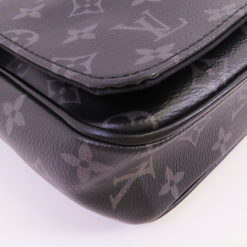 LOUIS VUITTON Monogram Eclipse District PM肩背袋-5