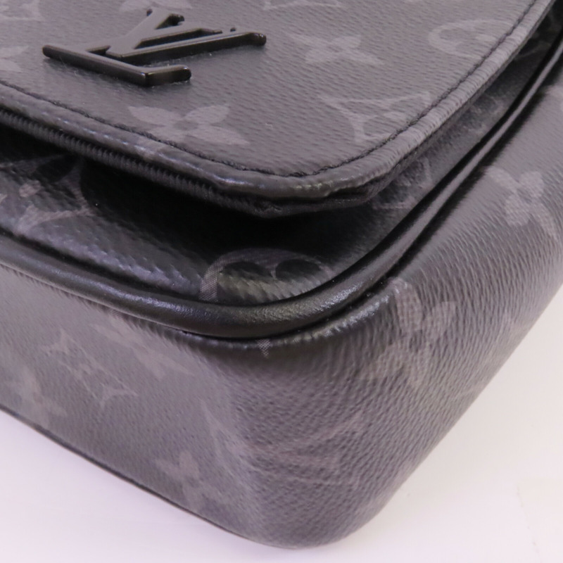 LOUIS VUITTON Monogram Eclipse District PM肩背袋-6