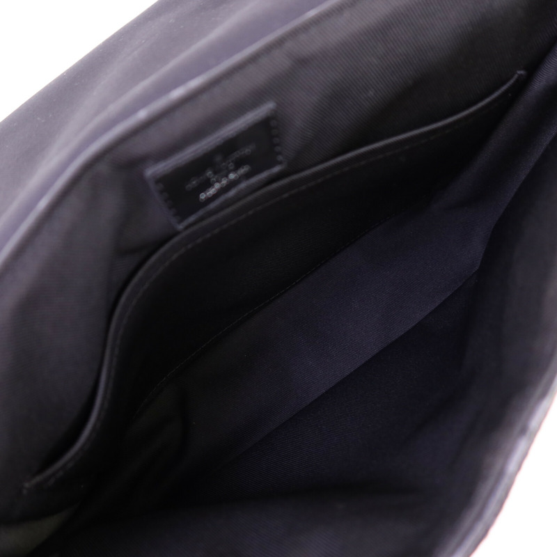 LOUIS VUITTON Monogram Eclipse District PM肩背袋-11